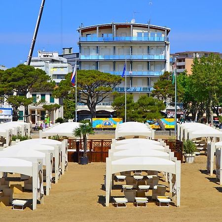 Sunbeach Apartments Lignano Sabbiadoro Bagian luar foto