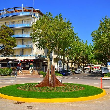 Sunbeach Apartments Lignano Sabbiadoro Bagian luar foto