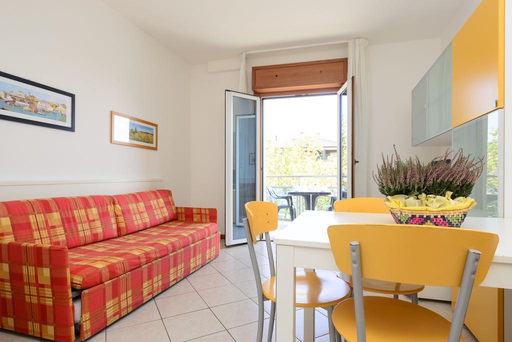 Sunbeach Apartments Lignano Sabbiadoro Bagian luar foto