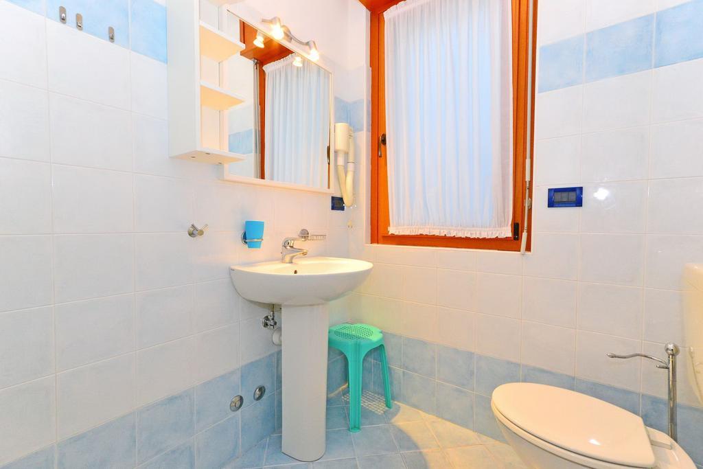Sunbeach Apartments Lignano Sabbiadoro Bagian luar foto