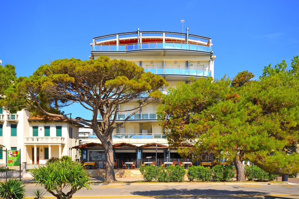 Sunbeach Apartments Lignano Sabbiadoro Bagian luar foto
